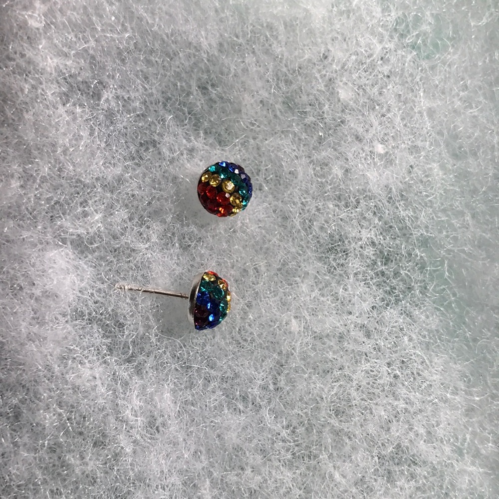 🌈 Rainbow Rhinestone Studs - Picture 2 of 5
